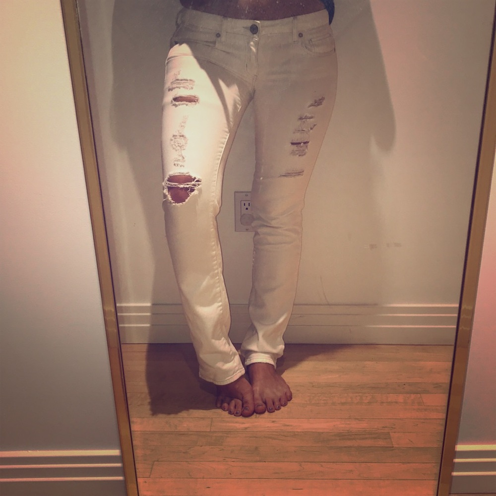 American Eagle ripped white jeans size 6